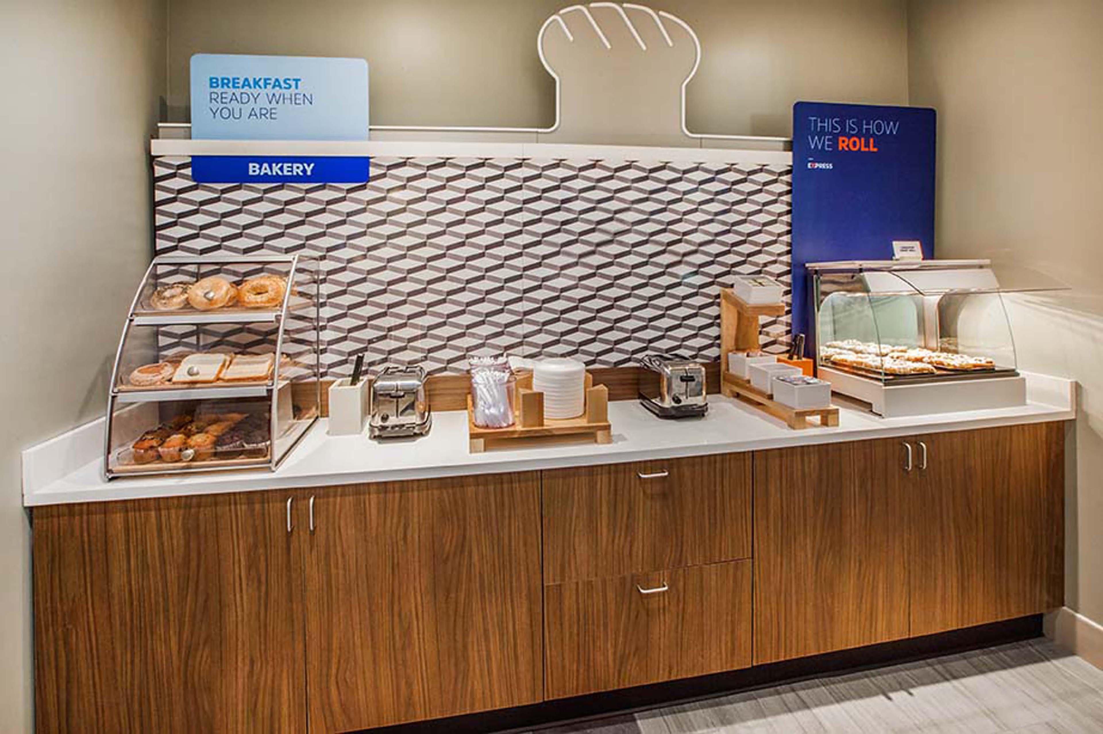 Holiday Inn Express Hotel & Suites Newport South By Ihg Bagian luar foto