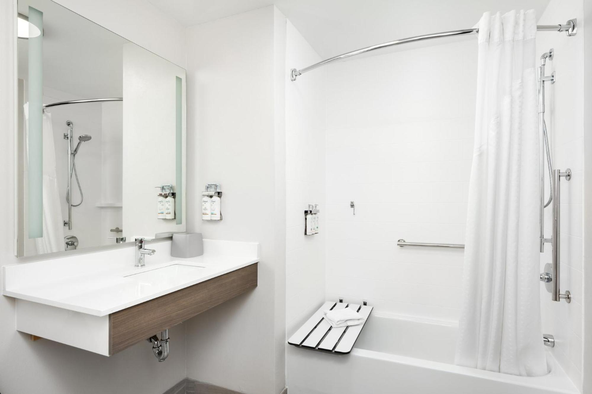 Holiday Inn Express Hotel & Suites Newport South By Ihg Bagian luar foto