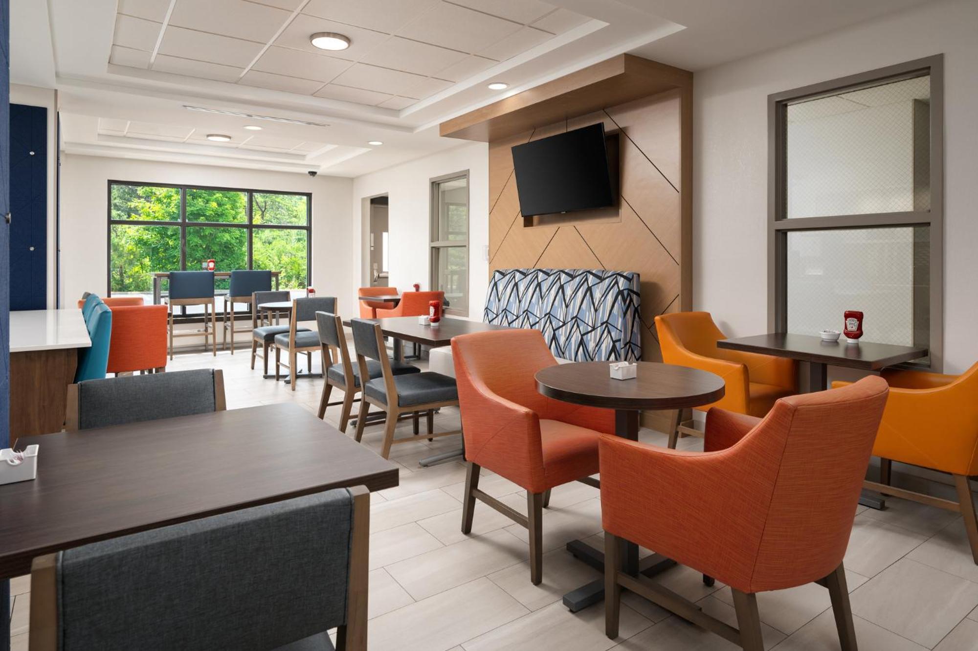 Holiday Inn Express Hotel & Suites Newport South By Ihg Bagian luar foto