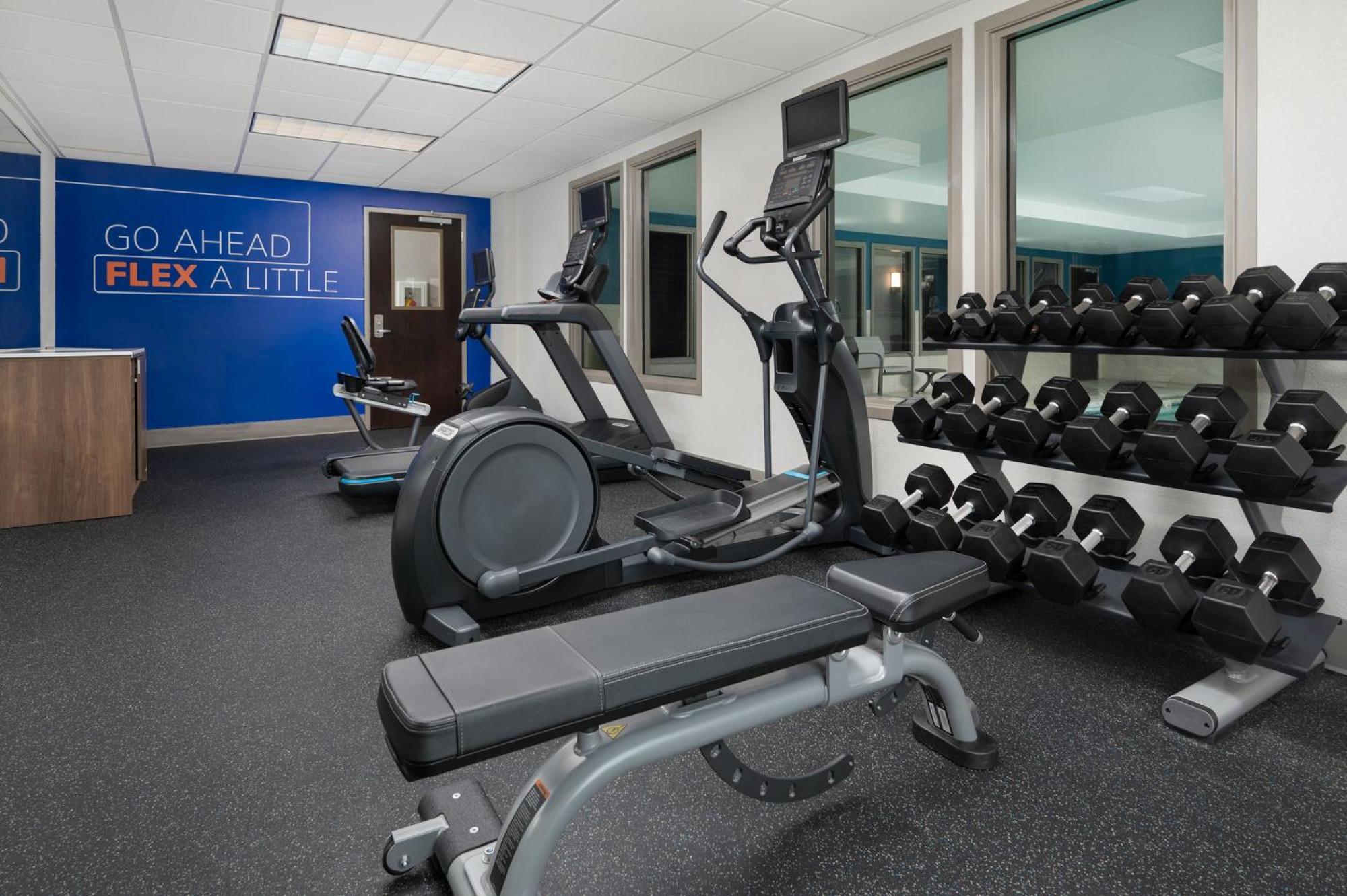 Holiday Inn Express Hotel & Suites Newport South By Ihg Bagian luar foto