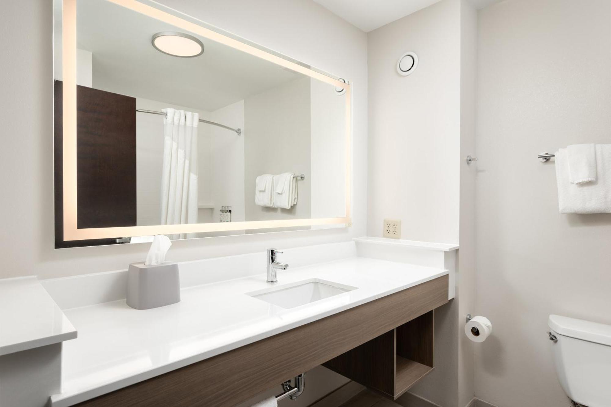 Holiday Inn Express Hotel & Suites Newport South By Ihg Bagian luar foto