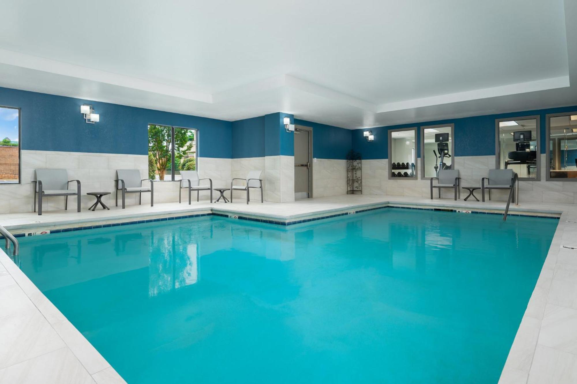 Holiday Inn Express Hotel & Suites Newport South By Ihg Bagian luar foto
