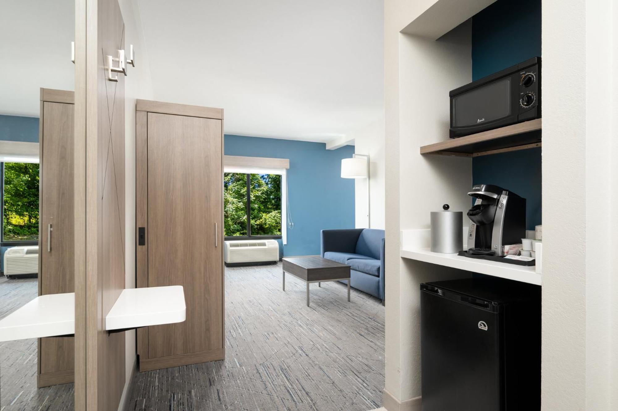 Holiday Inn Express Hotel & Suites Newport South By Ihg Bagian luar foto