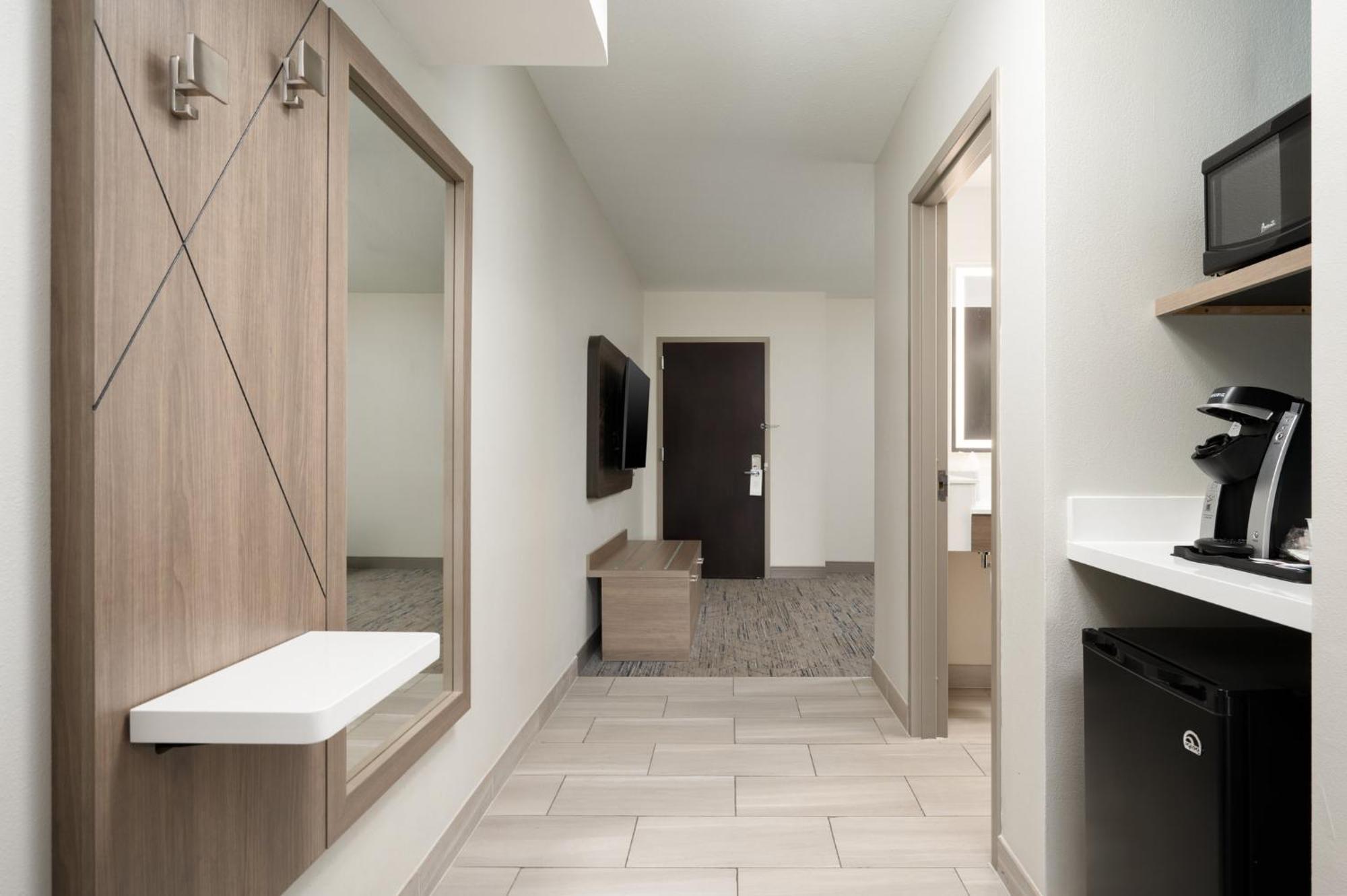 Holiday Inn Express Hotel & Suites Newport South By Ihg Bagian luar foto