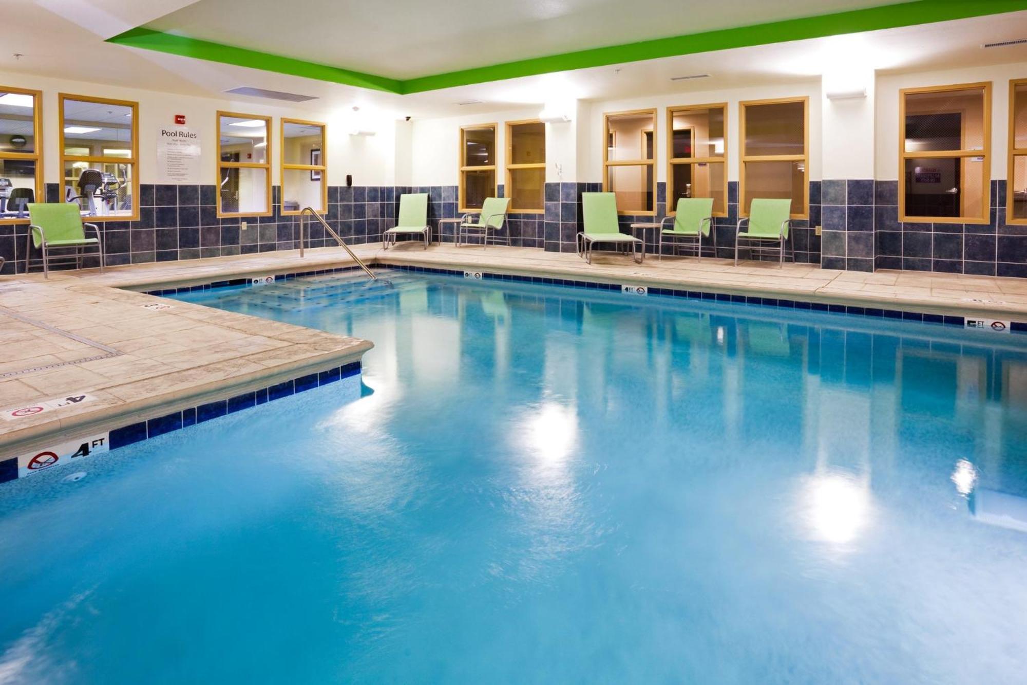 Holiday Inn Express Hotel & Suites Newport South By Ihg Bagian luar foto