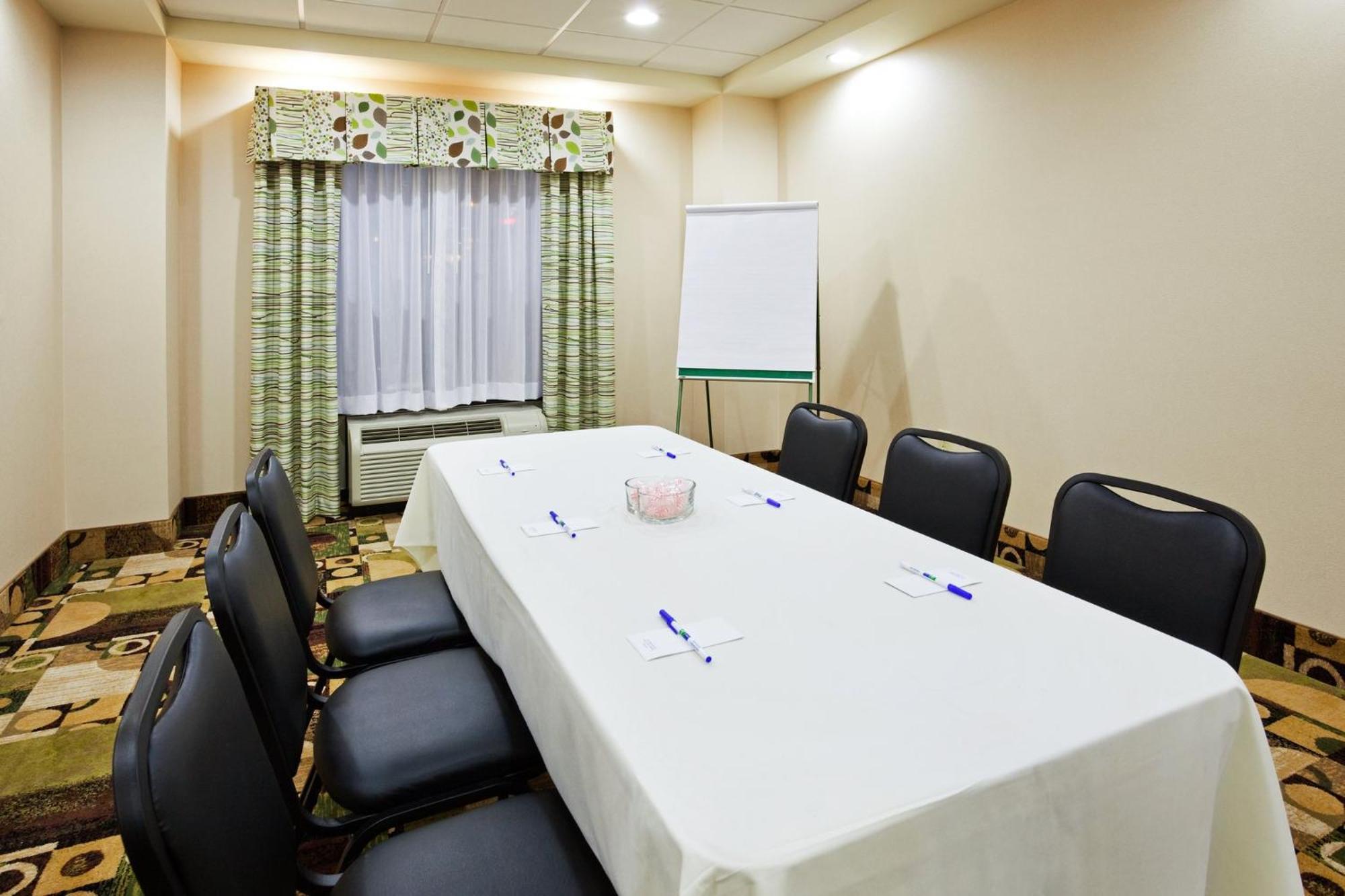 Holiday Inn Express Hotel & Suites Newport South By Ihg Bagian luar foto