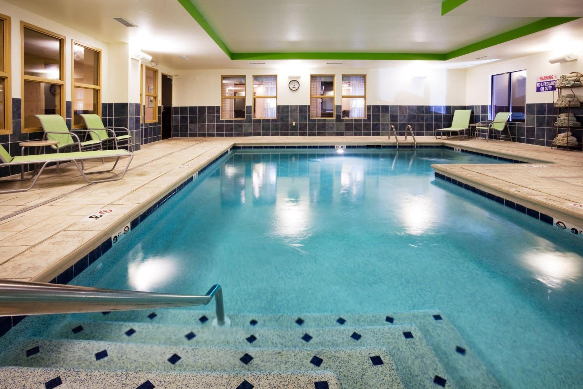 Holiday Inn Express Hotel & Suites Newport South By Ihg Bagian luar foto