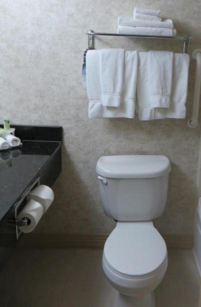 Holiday Inn Express Hotel & Suites Newport South By Ihg Bagian luar foto